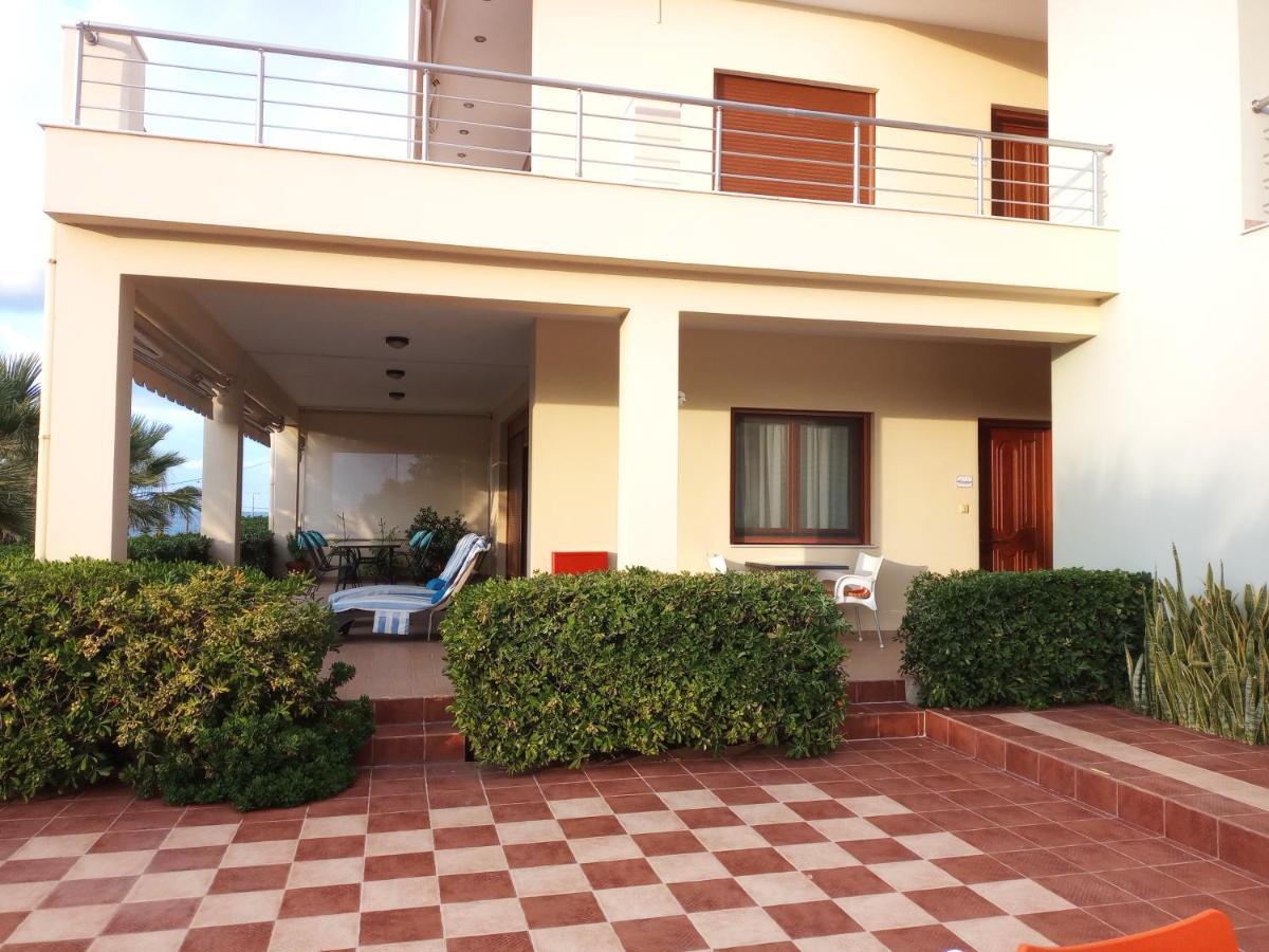 Tholos Bay Suites Kavúszi Kültér fotó