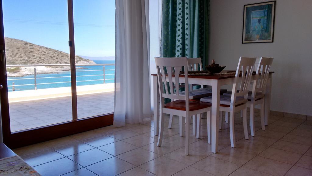 Tholos Bay Suites Kavúszi Szoba fotó