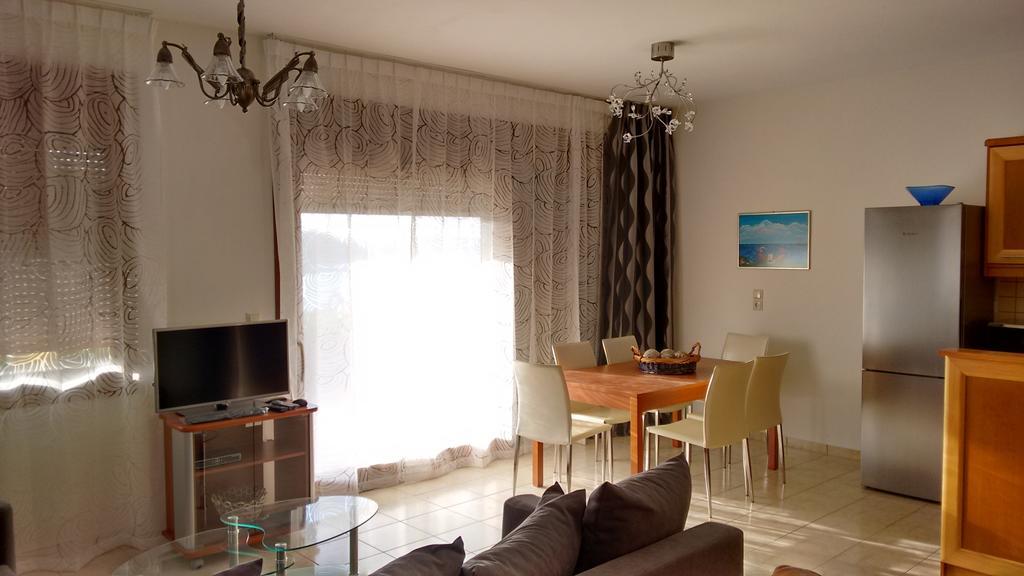 Tholos Bay Suites Kavúszi Szoba fotó