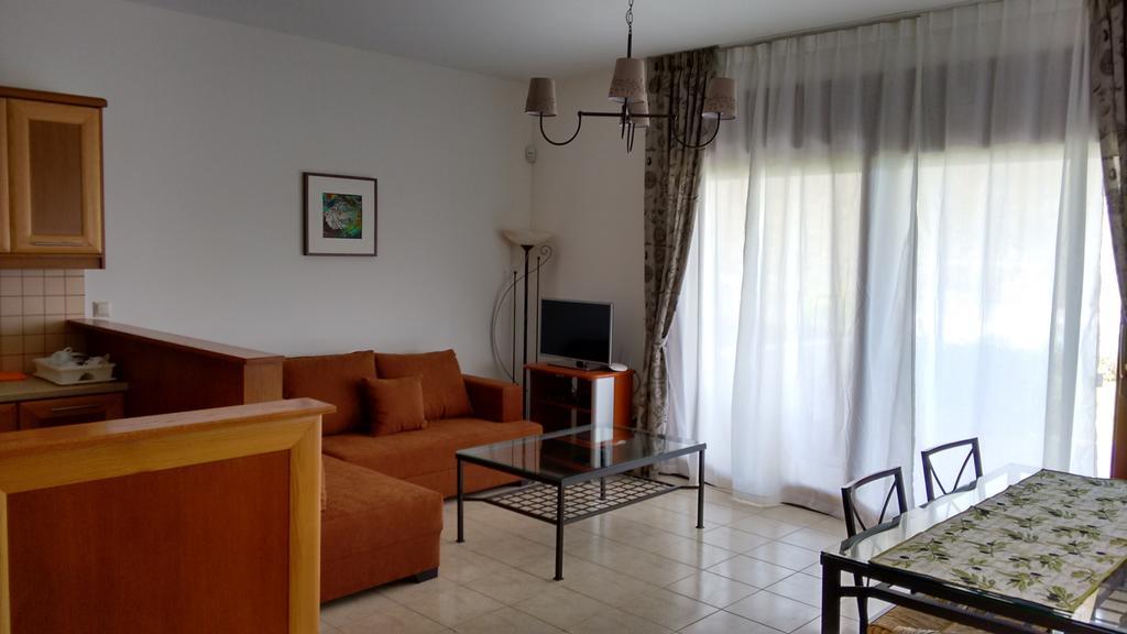 Tholos Bay Suites Kavúszi Szoba fotó